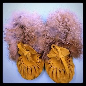 ⬇️$25 Leather and Fur Moccasins